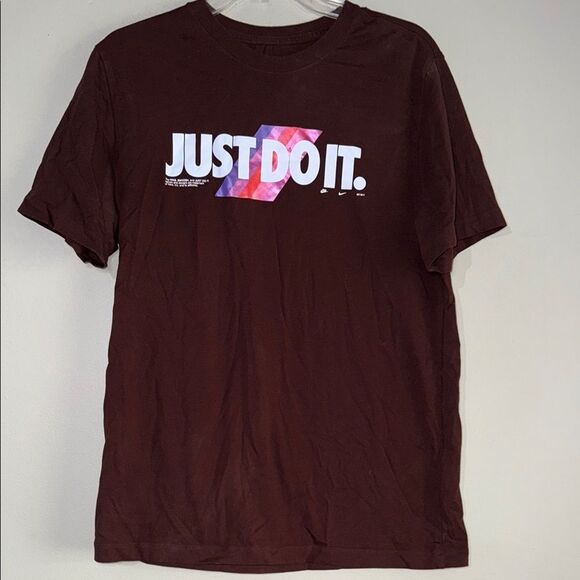 Nike Brown Short Sleeve Tee with Bold Graphic - Picture 1 of 8